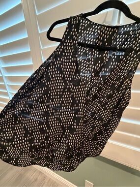 Lush Black and White Sleeveless V-Neck Blouse